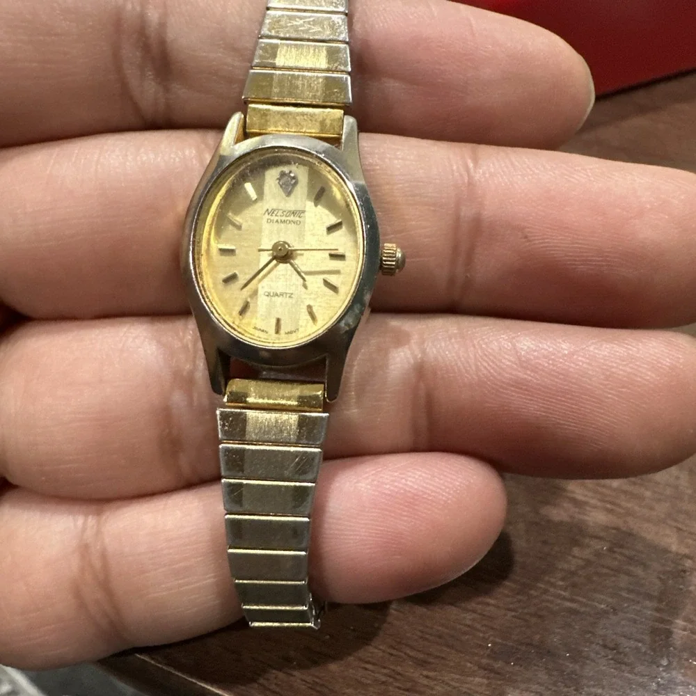 Working Nelsonic Diamond Ladies Wrist Watch 17mm Oval Gold Tone‎ Analog Quartz